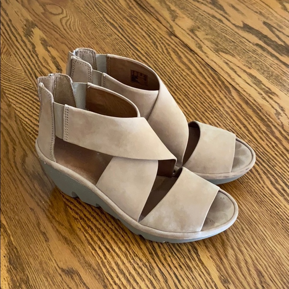 CLARK’s Artisan Clarene Wedge Tan Sandal